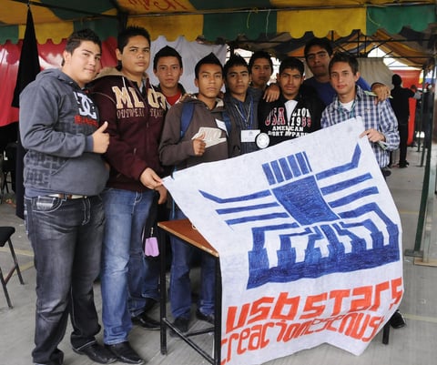 14122012  EXPO EMPRENDEDORES. José, Samuel, Karim, Alonso, José, Jorge, Maximiliano. Andrés y Adrián.