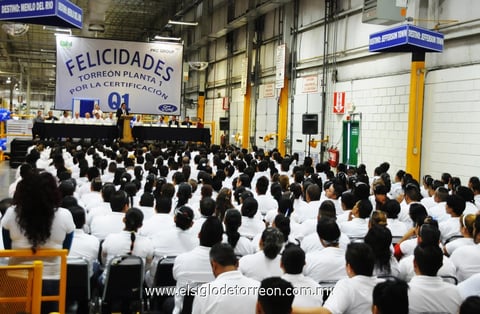 16122012 LOS EMPLEADOS  estuvieron presentes durante el nombramiento de la Certificación de calidad Q1, en la Planta 1 de Cableados del Norte.
