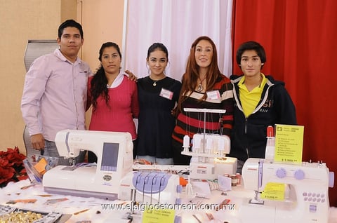 16122012 ROBERTO,  Gabriela, Lorena, Alicia y Óscar.