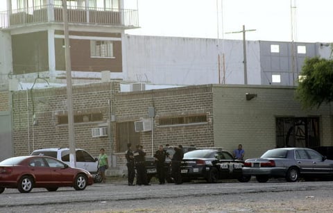 17 de septiembre. Fuga | La Secretaría de Seguridad Pública estatal precisó que la cifra de evadidos del penal de Piedras Negras, registrado la tarde del lunes 17 de septiembre, es de 131 reos, pues el día 18 a las 02:00 horas fueron localizadas tres mujeres escondidas.