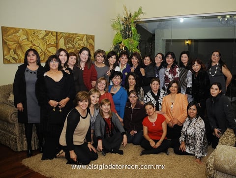 19122012 CONVIVEN EN SU CENA NAVIDEñA.  Integrantes del Club de Jardinería Clivia, captadas durante su posada.