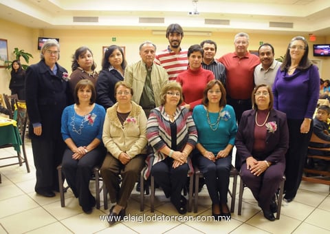 20122012 PERSONAL  docente del colegio La Luz acompañados por su director Ulises González Valdés.