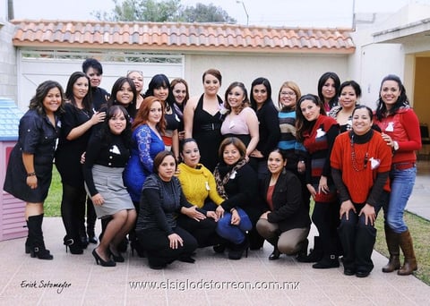 22122012 FAMILIARES Y AMIGAS  felicitaron a Wendy por su próximo matrimonio con el Ing. Rogelio Rivas Morales.