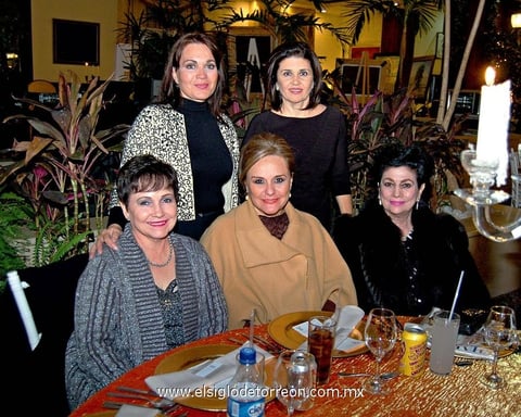 23122012 LUCÍ­A , Nena, Inés, Gabriela y Guadalupe.