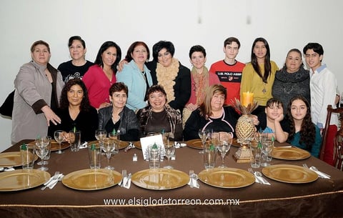 23122012 EL GRUPO  de alumnos y amigas de la maestra Alejandra R. de la Peña.
