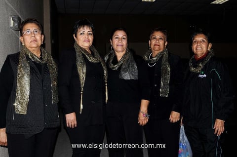 23122012 TORNEO DEL PAVO.  Chayo, Alma, Mari, Guadalupe y Lesli.
