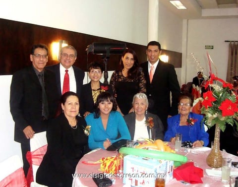 25122012 FIESTA DECEMBRINA.  Familia Ãlvarez Venegas en su cena navideña..