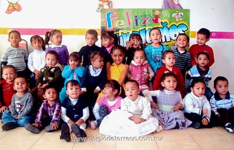 25122012 CUMPLEAÑERA.  Ximena Hernández Morillón festejó cuatro años, la acompañan invitados a su bonita fiesta.
