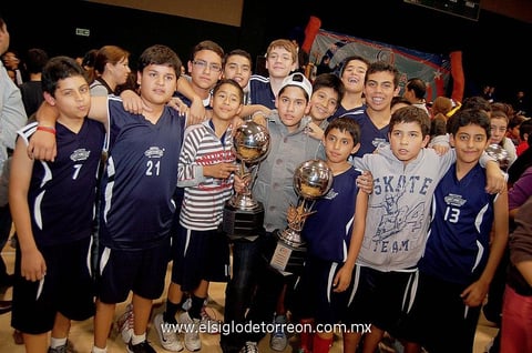23122012 ALUMNOS  de basquetbol que obtuvieron el primer lugar.