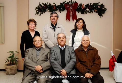 24122012 POSADA DE COLONOS.  Celonia, Juan, Cecilia, Ramón, Jesús e Ismael.