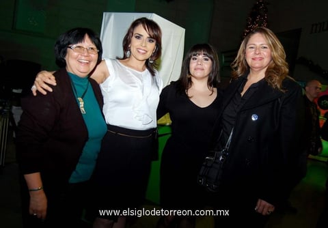 23122012 EN FASHION SHOW.   Esperanza, Martha, Mariana y Norma.