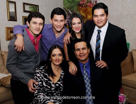 27122012 ALICIA , Mariana, Arturo y Ãngela.
