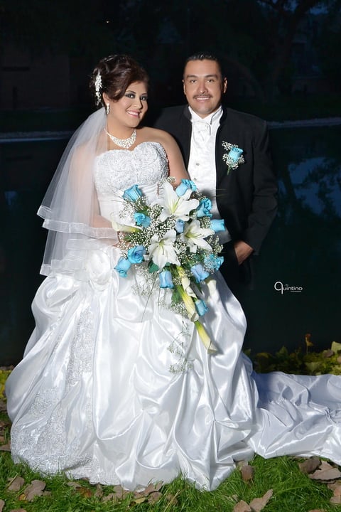 30122012 Srita. Norma Rocí­o Ochoa Vázquez y Adrián Castro Vera recibieron la bendición nupcial el 16 de diciembre de 2012, en la iglesia Santa Rosa de Lima. Los reción casados son hijos de los señores José Manuel Ochoa González y Norma Vázquez de Ochoa; Armando Loza Hernández y María del Socorro Vera Castillo.- Quintino Fotografía.