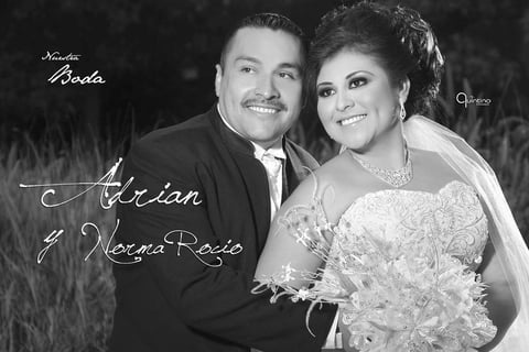 30122012 SR. ADRIÁN  Castro Vera y Srita. Norma Rocí­o Ochoa Vázquez, se encuentran muy felices ya que unieron sus vidas en matrimonio.- Quintino Fotografí­a