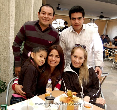 31122012 JUAN,  Ulises, Ana Cristina, María Elena y Adriana.