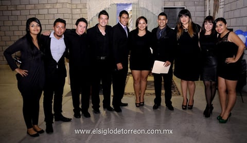 28122012 FESTEJO ESCOLAR.  Universitarios en la presentación de sus proyectos finales.
