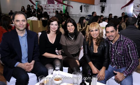 30122012 EN INAUGURACIÓN.  Rolando, Elsa, Graciela, Dulce y Félix.
