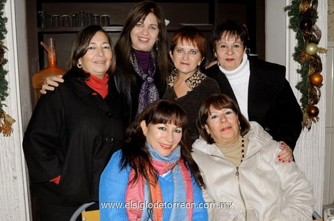 30122012 TARDE DE CAFÉ.   Rosy, Ana Marí­a, Paty, Silvia, Mayela y Maritere disfrutaron de gratos momentos de convivencia.