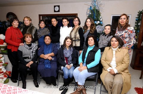 30122012 REUNIÓN ENTRE AMIGAS.  Mayela, Dora, Frida, Febel, Olivia, Elvira, Flor, Lupita, Jenny, Conchis, Adriana, Cecilia, Alicia y Mary Chuy.