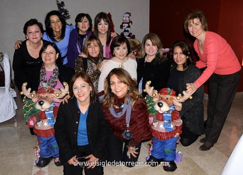 30122012 POSADA EXALUMNAS.  Adriana, Claudia, Sylvia, Lucí­a, Kally, Marissa, Cristy, Diana, Yolanda, Carmen, Mayra y Lucí­a.