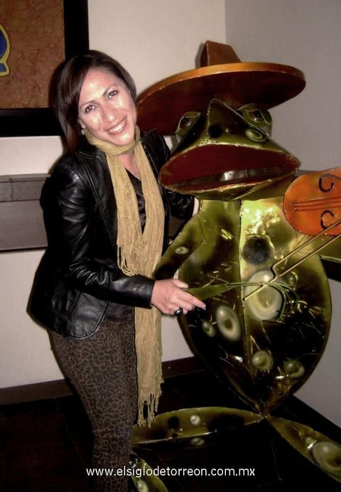 28122012 DE PASEO.  Claudia González.