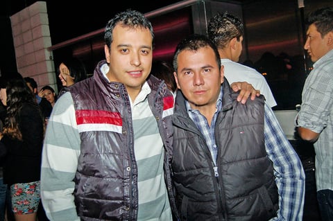 Luis, Gaby, Diana, Robles, Padilla, Alonso, Didier y Ornelas.  Héctor y Mariana.  Beatriz, Juan, Jorge y Erandi.  Aremi, Andrés, Paty e Ivette.  Arturo, Roga y Paul.
