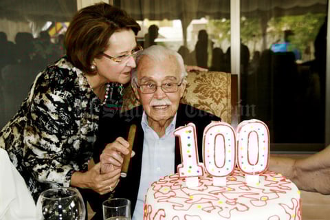 El cumpleañero en compañía de su hija María Lucía Fernández López
