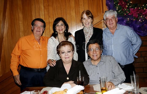 Armando y Ruth de la Fuente, Rosa María y Humberto Escamilla, Coco Rosas de Vallejo y Javier Vallejo Cano.