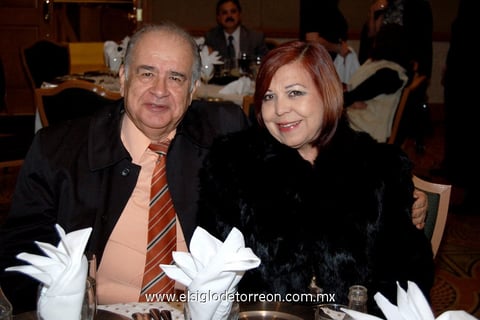 CENA DE GALA.  Salvador Sleiman y Deli Hernández disfrutaron de grata velada.