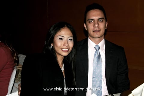 EN RECEPCIóN NUPCIAL.  Yéssica Flores y Raúl Rodríguez.