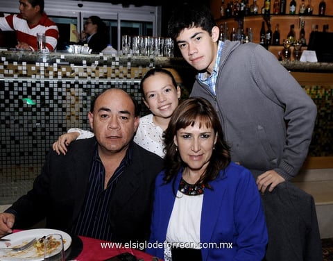 02012013 RAFAEL , Natalia, Rafael Jr. y Alejandra.