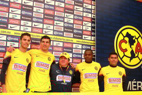 Fue un día de presentaciones en las instalaciones del Nido de Coapa. Ricardo Peláez, presidente deportivo del América, entregó a su afición todo lo que Miguel Herrera le pidió para aspirar al título del Clausura 2013.