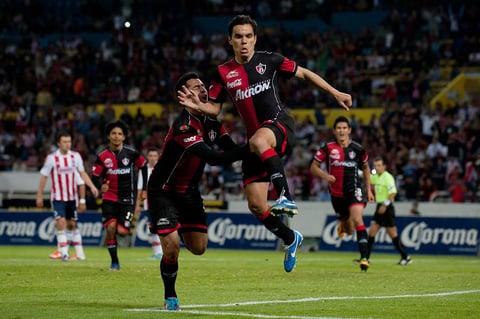 Omar Bravo al Atlas: El mochiteco llega con gran presión, pues su pasado en Chivas es una carga extra que tendrá que cargar con su nuevo club. Necesita anotar para ganarse a la afición y alejar las críticas.