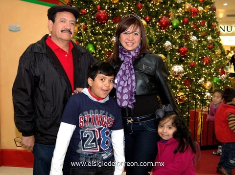 04012013 HÃ©CTOR , Diego, Claudia y Ximena.