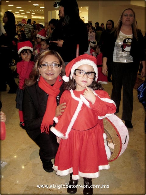 03012013 Lucy y Allison Rafaella, en evento navideÃ±o.