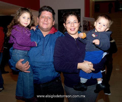 04012013 PAMELA,  Luis, Nora y AndrÃ©s.