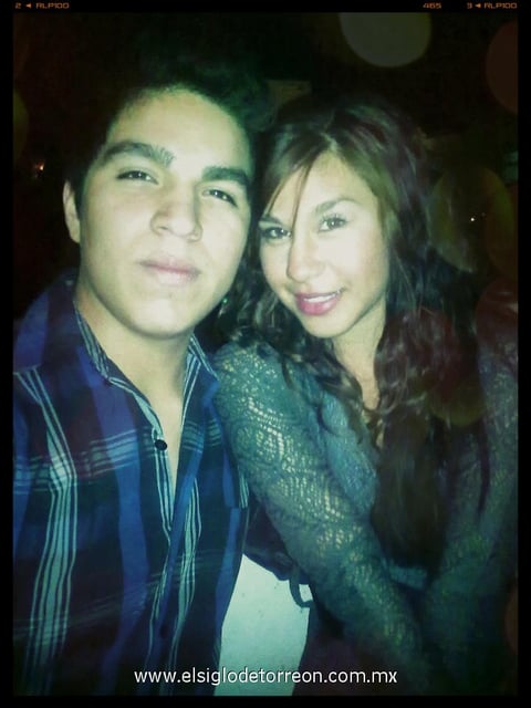Ví­ctor Flores y Alejandra Pérez.