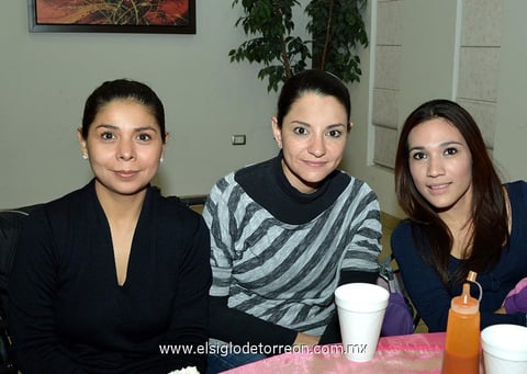 03012013 EN FESTEJO.  Carmen Robles, Ale PÃ©rez y Kenya LÃ³pez.