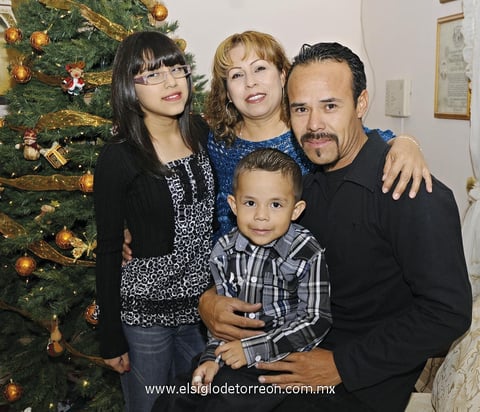 06012013 MARTHA  Aguilera de Favila, Jaime Favila Rangel, Martha Alicia y Eduardo.