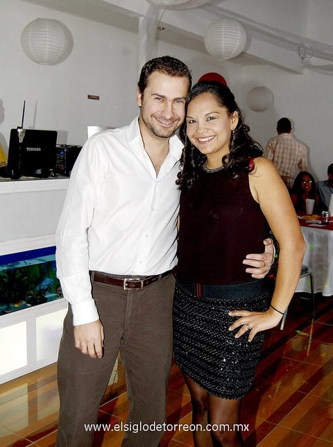 EN FESTEJO.  Ricardo y Sheyla.