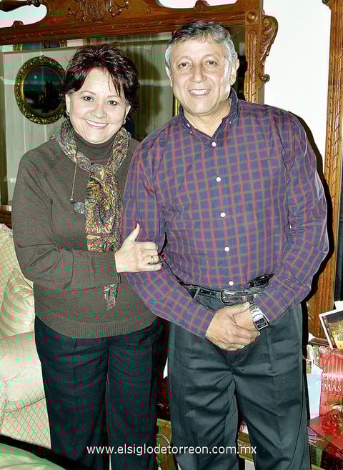 REUNIÓN DE AMIGOS.  Yola y José