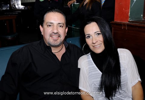 ROGELIO  y Marisol Aranda.