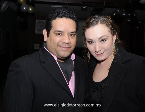 OMAR  García y Rocío Flores.