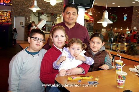08012013 ALFONSO , Georgina, Silvia, Alfonso y Valeria.