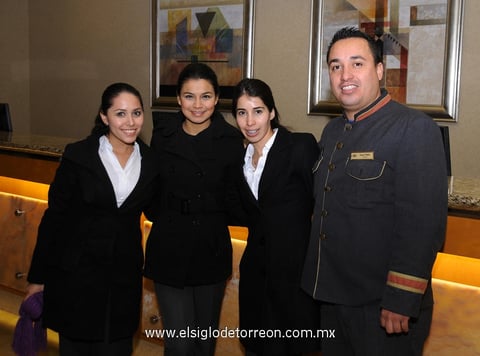 09012013 RECIENTE EVENTO.  Daniela, Pamela, Flor y Juan Pablo.