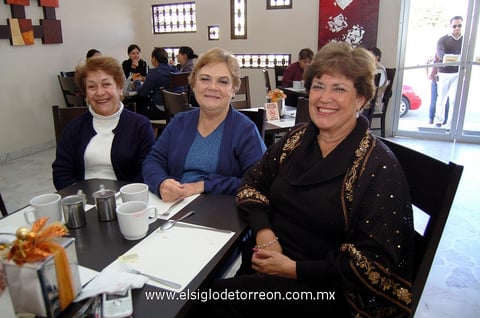 09012013 CARMELITA , MarilÃº y Lupita.
