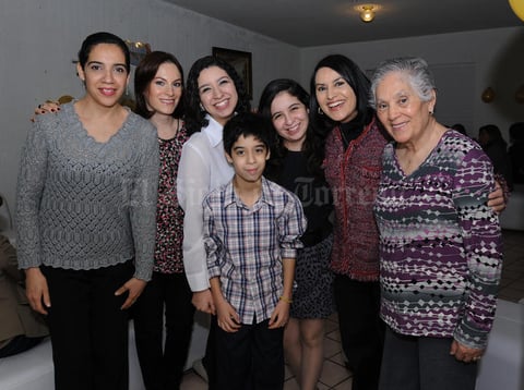 Gaby, Mary, Laura, Ricky, Ale, Mayra y Marianela.