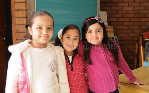 Julia, Pamela y Sandra. Rodrigo, Paulina, Mariana, Ana y Regina.