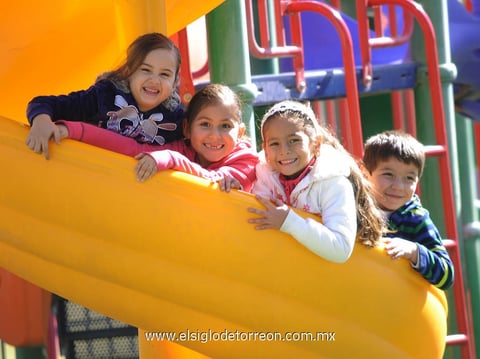 11012013 REGINA , Daniela, Renata y Diego.