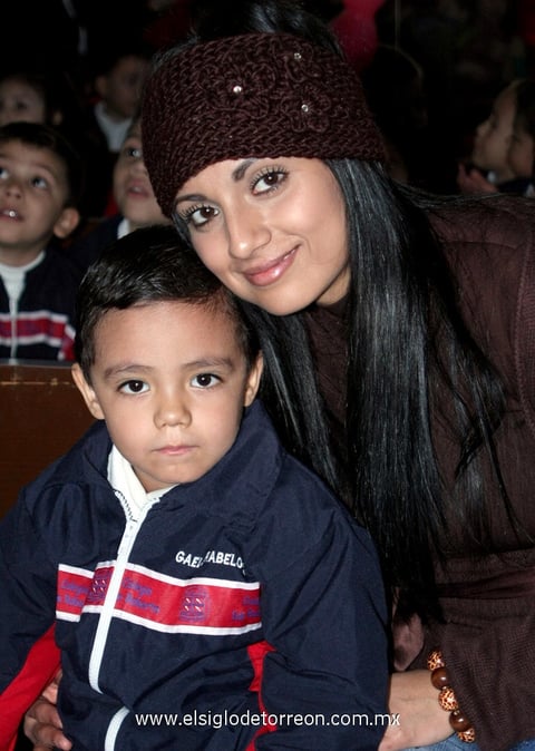 10012013 CUMPLEAÃ±ERO.  Gael SebastiÃ¡n Rabelo cumpliÃ³ tres aÃ±os de edad, lo acompaÃ±a su mamÃ¡ Lucero Carlos Meraz.